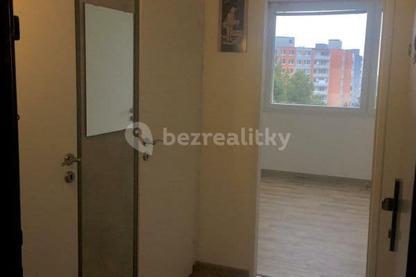 Prenájom bytu 1-izbový 35 m², Klukovická, Praha Prenájom bytu 1-izbový 35 m², Klukovická, Praha