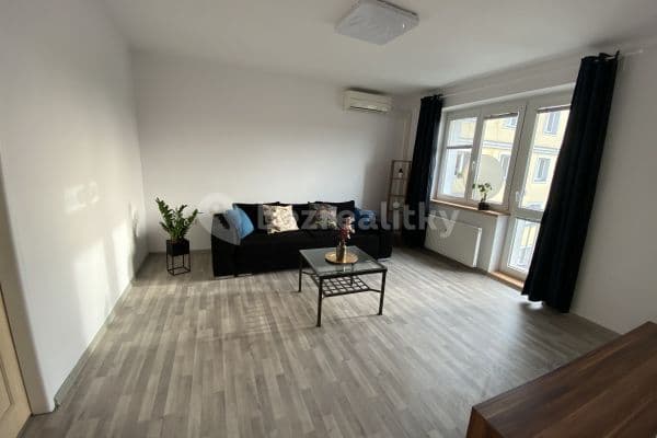 Prenájom bytu 2-izbový 60 m², Náměstí Dukelských Hrdinů, Pardubice Prenájom bytu 2-izbový 60 m², Náměstí Dukelských Hrdinů, Pardubice
