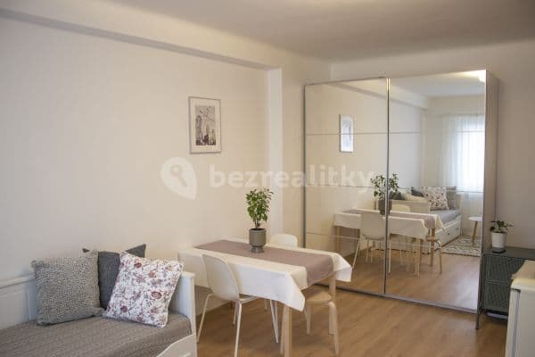 Prenájom bytu 2-izbový 40 m², Trenčianska, Ružinov, Bratislavský kraj