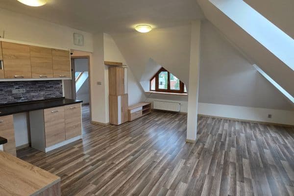 Prenájom bytu 3-izbový 75 m², K Havlínu, Praha-Zbraslav Prenájom bytu 3-izbový 75 m², K Havlínu, Praha-Zbraslav