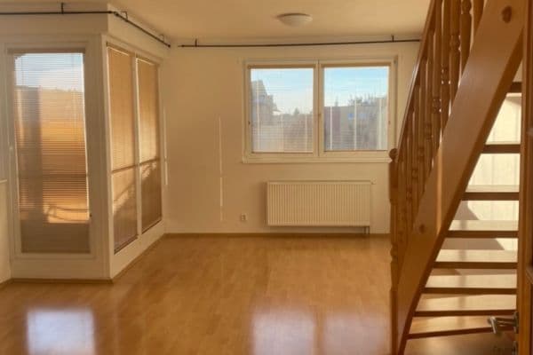 Prenájom bytu 4-izbový 110 m², Praha - Kobylisy Prenájom bytu 4-izbový 110 m², Praha - Kobylisy