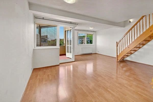 Prenájom bytu 4-izbový 132 m², Praha - Kobylisy Prenájom bytu 4-izbový 132 m², Praha - Kobylisy