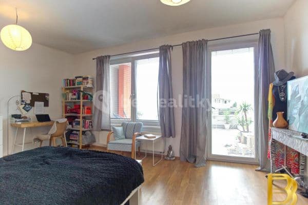 Prenájom bytu 1-izbový 36 m², Nademlejnská, Praha Prenájom bytu 1-izbový 36 m², Nademlejnská, Praha