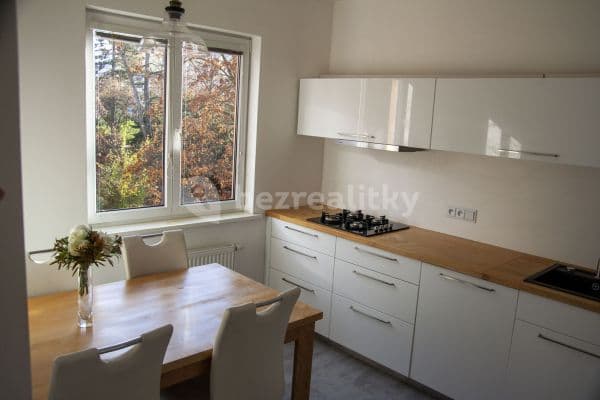 Prenájom bytu 2-izbový 68 m², Jevanská, Praha Prenájom bytu 2-izbový 68 m², Jevanská, Praha