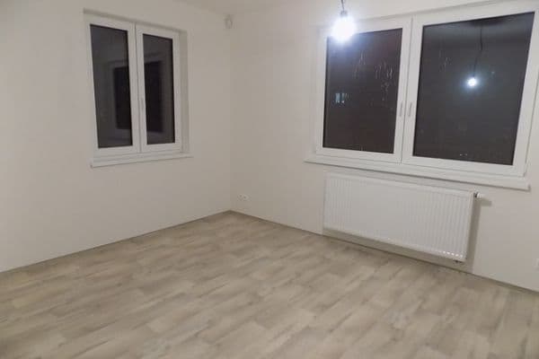Prenájom bytu 3-izbový 90 m², Svatopluka Čecha, Čelákovice Prenájom bytu 3-izbový 90 m², Svatopluka Čecha, Čelákovice