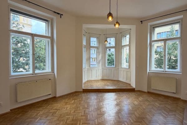 Prenájom bytu 2-izbový 72 m², Lucemburská, Praha Prenájom bytu 2-izbový 72 m², Lucemburská, Praha