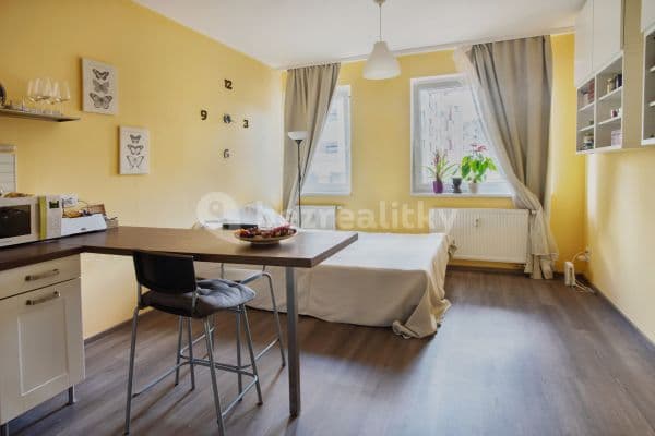 Prenájom bytu 1-izbový 28 m², Zakšínská, Praha Prenájom bytu 1-izbový 28 m², Zakšínská, Praha