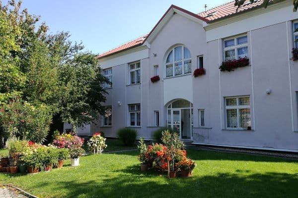 Prenájom bytu 1-izbový 40 m², Hálkova, Pečky Prenájom bytu 1-izbový 40 m², Hálkova, Pečky