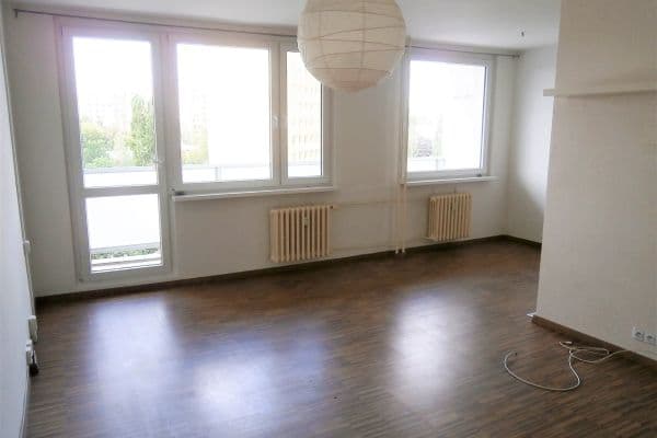 Prenájom bytu 3-izbový 78 m², Zvoncovitá, Praha Prenájom bytu 3-izbový 78 m², Zvoncovitá, Praha
