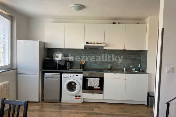 Prenájom bytu 1-izbový 29 m², Šestajovická, Praha Prenájom bytu 1-izbový 29 m², Šestajovická, Praha