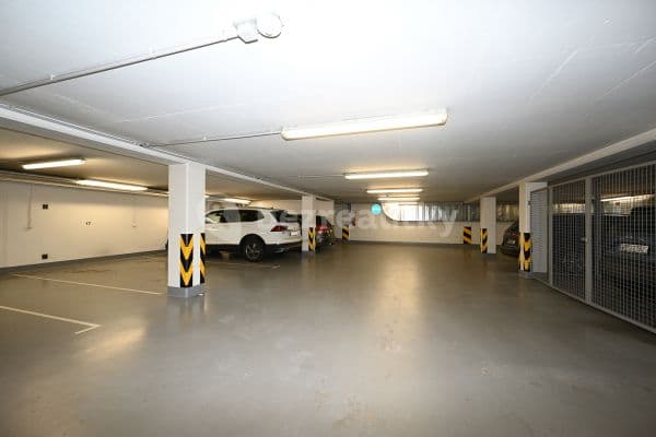 Prenájom garáže 15 m², Ježovská, Praha Prenájom garáže 15 m², Ježovská, Praha
