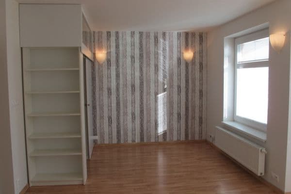 Prenájom bytu 2-izbový 38 m², Rybova, Hradec Králové Prenájom bytu 2-izbový 38 m², Rybova, Hradec Králové