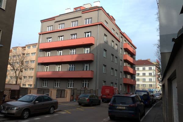Prenájom bytu 1-izbový 49 m², Hradeckých, Praha Prenájom bytu 1-izbový 49 m², Hradeckých, Praha