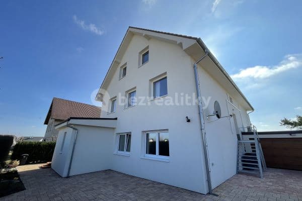 Prenájom bytu 3-izbový 120 m², Severní, Horoměřice Prenájom bytu 3-izbový 120 m², Severní, Horoměřice