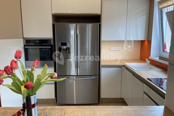 Prenájom domu 170 m², pozemok 370 m², Škarvadova, Praha Prenájom domu 170 m², pozemok 370 m², Škarvadova, Praha
