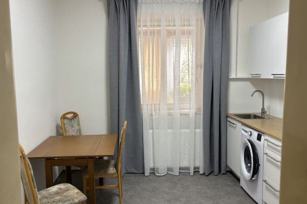 Prenájom bytu 1-izbový 35 m², Čelakovského, Brno Prenájom bytu 1-izbový 35 m², Čelakovského, Brno