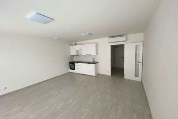 Prenájom bytu 1-izbový 41 m², Křižíkova, Praha Prenájom bytu 1-izbový 41 m², Křižíkova, Praha