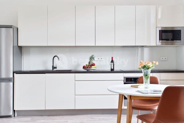 Prenájom bytu 2-izbový 55 m², Roztocká, Praha Prenájom bytu 2-izbový 55 m², Roztocká, Praha