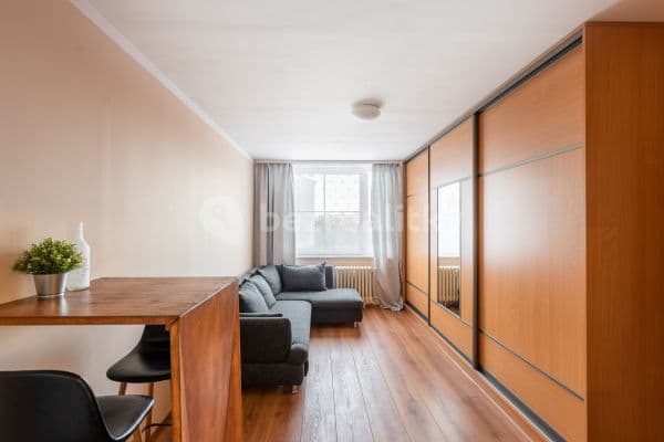 Prenájom bytu 2-izbový 42 m², Litoměřická, Hlavní město Praha