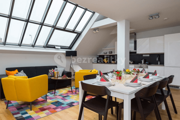 Prenájom bytu 4-izbový 143 m², Růžová, Praha Prenájom bytu 4-izbový 143 m², Růžová, Praha
