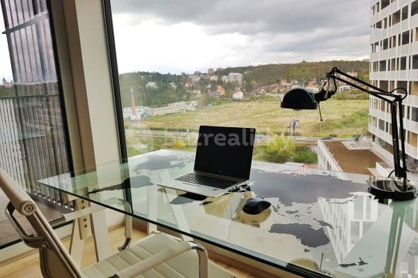 Prenájom bytu 2-izbový 61 m², Mezi Vodami, Praha Prenájom bytu 2-izbový 61 m², Mezi Vodami, Praha