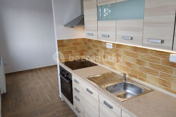 Prenájom bytu 3-izbový 81 m², Barákova, Heřmanův Městec Prenájom bytu 3-izbový 81 m², Barákova, Heřmanův Městec