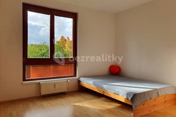 Prenájom bytu 1-izbový 31 m², Jaroslava Foglara, Hlavní město Praha