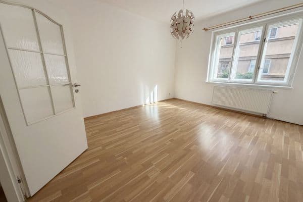 Prenájom bytu 1-izbový 27 m², Prostřední, Praha Prenájom bytu 1-izbový 27 m², Prostřední, Praha