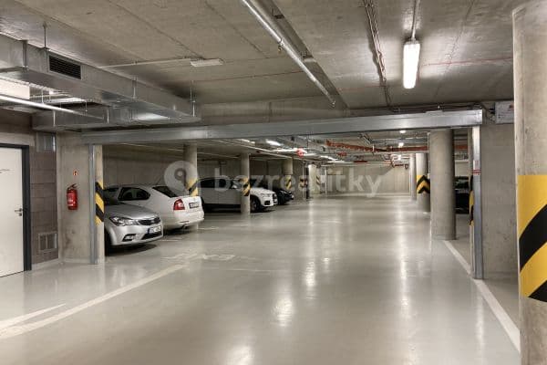 Prenájom garáže 14 m², Moravcových, Praha, Praha