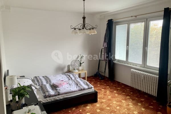 Prenájom bytu 1-izbový 50 m², Sklenárova, Ružinov Prenájom bytu 1-izbový 50 m², Sklenárova, Ružinov