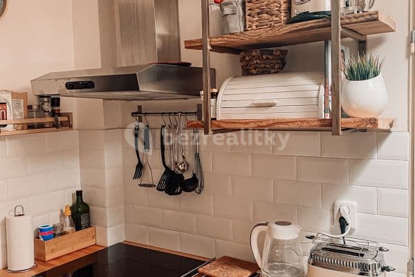Prenájom bytu 2-izbový 60 m², Lucemburská, Praha Prenájom bytu 2-izbový 60 m², Lucemburská, Praha