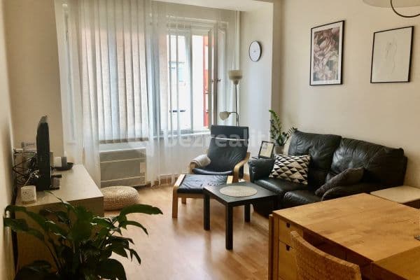 Prenájom bytu 2-izbový 53 m², Čajkovského, Praha Prenájom bytu 2-izbový 53 m², Čajkovského, Praha