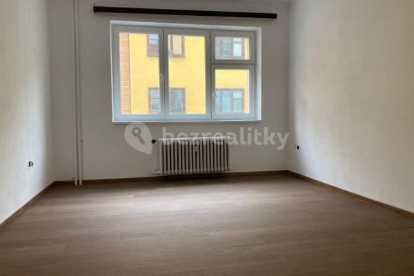 Prenájom bytu 3-izbový 75 m², Sladkovského, Pardubice