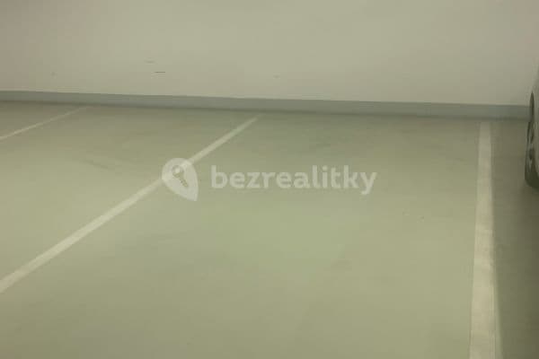 Prenájom garáže 13 m², Olšanská, Praha Prenájom garáže 13 m², Olšanská, Praha
