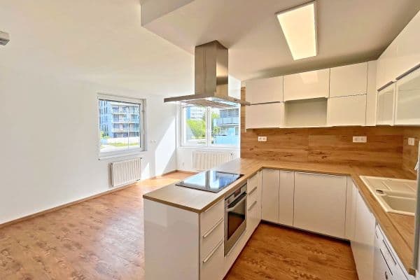 Prenájom bytu 3-izbový 64 m², Jurkovičova, Praha Prenájom bytu 3-izbový 64 m², Jurkovičova, Praha