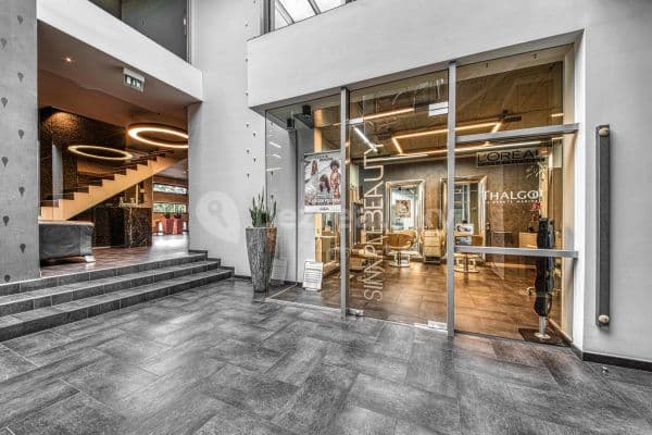 Prenájom nebytového priestoru 32 m², K sopce, Praha Prenájom nebytového priestoru 32 m², K sopce, Praha