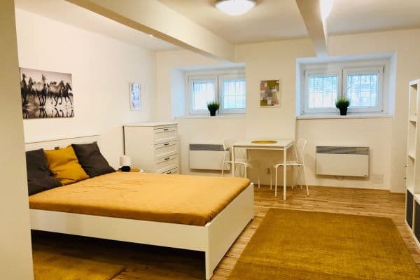 Prenájom bytu 1-izbový 28 m², Kloboučnická, Hlavní město Praha Prenájom bytu 1-izbový 28 m², Kloboučnická, Hlavní město Praha