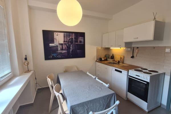 Prenájom bytu 3-izbový 66 m², Čeljabinská, Praha Prenájom bytu 3-izbový 66 m², Čeljabinská, Praha