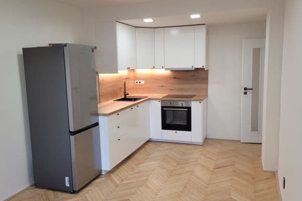 Prenájom bytu 3-izbový 51 m², Kounická, Hlavní město Praha Prenájom bytu 3-izbový 51 m², Kounická, Hlavní město Praha