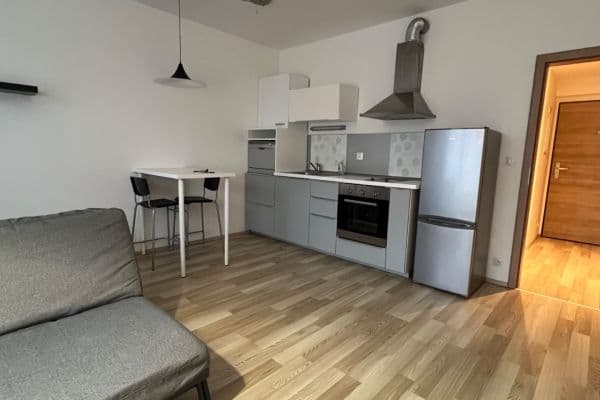 Prenájom bytu 1-izbový 40 m², Modrého, Praha Prenájom bytu 1-izbový 40 m², Modrého, Praha
