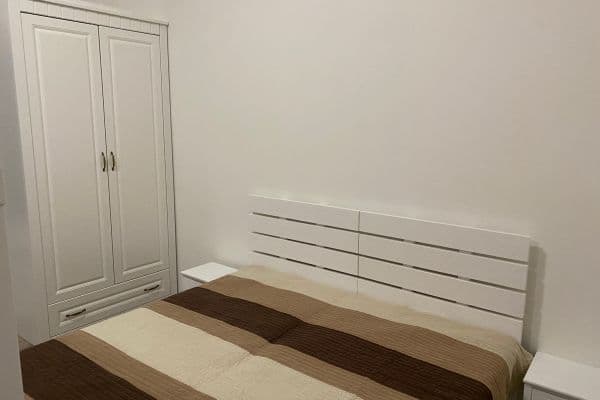 Prenájom bytu 1-izbový 33 m², Na Panský, Dolní Břežany Prenájom bytu 1-izbový 33 m², Na Panský, Dolní Břežany