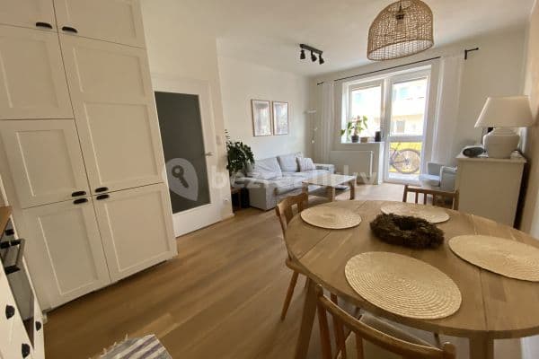 Prenájom bytu 2-izbový 44 m², Lišejníková, Brno Prenájom bytu 2-izbový 44 m², Lišejníková, Brno