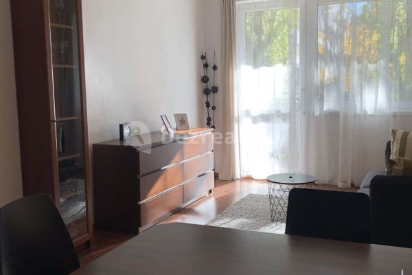 Prenájom bytu 2-izbový 60 m², Haburská, Ružinov, Bratislavský kraj