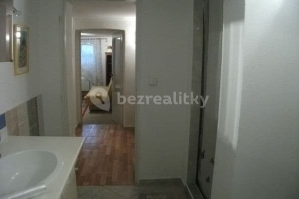 Prenájom bytu 1-izbový 50 m², Dlouhá, Karlovy Vary