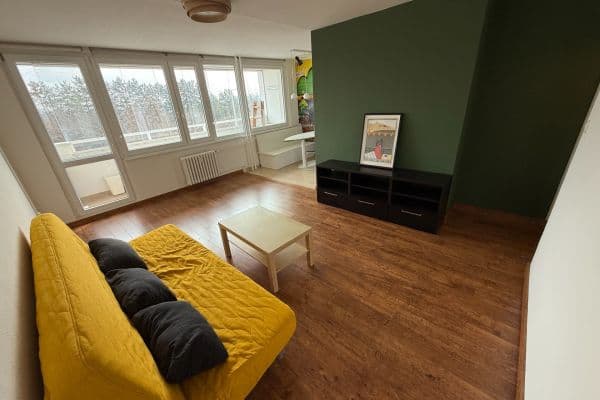 Prenájom bytu 3-izbový 79 m², Ovčí hájek, Praha Prenájom bytu 3-izbový 79 m², Ovčí hájek, Praha