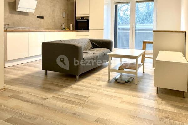 Prenájom bytu 1-izbový 41 m², K Železnej studienke, Bratislava - mestská časť Staré Mesto Prenájom bytu 1-izbový 41 m², K Železnej studienke, Bratislava - mestská časť Staré Mesto