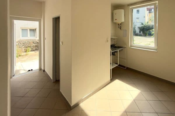 Prenájom bytu 1-izbový 18 m², Zbynická, Praha Prenájom bytu 1-izbový 18 m², Zbynická, Praha