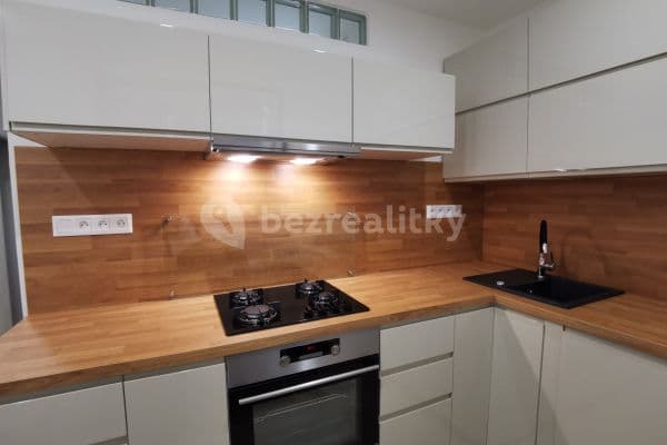 Prenájom bytu 3-izbový 64 m², Brigádníků, Praha Prenájom bytu 3-izbový 64 m², Brigádníků, Praha