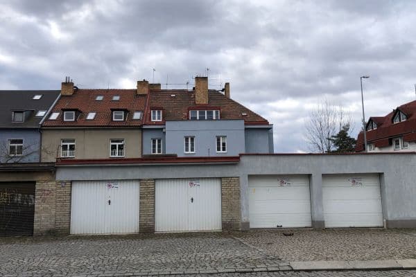 Prenájom garáže 16 m², Dubečská, Prenájom garáže 16 m², Dubečská,