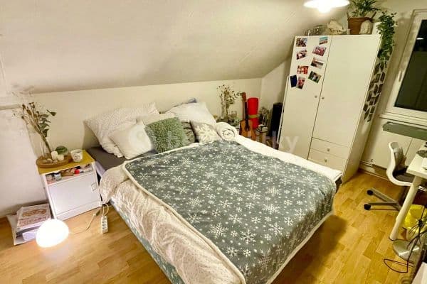 Prenájom bytu 3-izbový 15 m², Pod Zemankou, Praha Prenájom bytu 3-izbový 15 m², Pod Zemankou, Praha